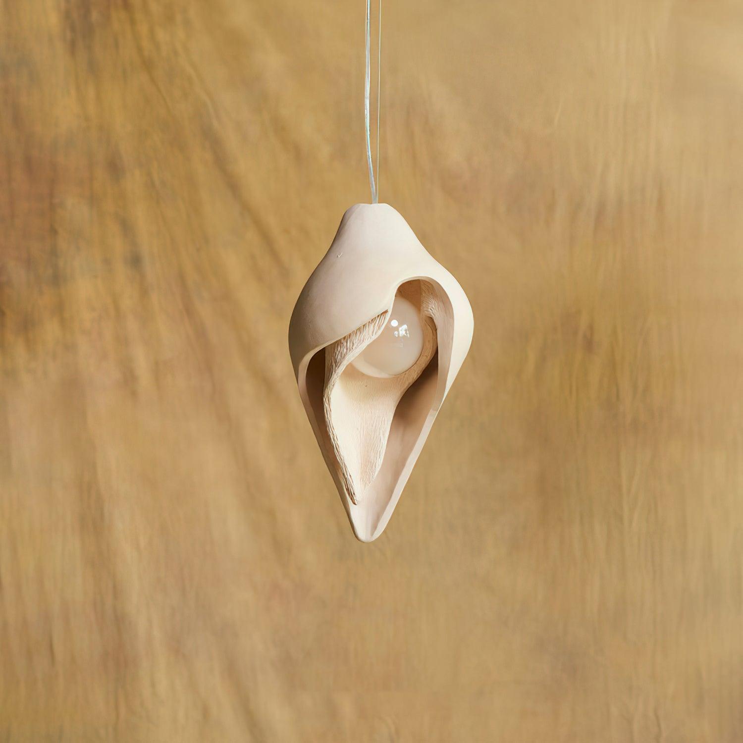 Modern Conch Resin Pendant Light Artistic Shell Shaped Hanging Ceiling Lamp for Interior Decor