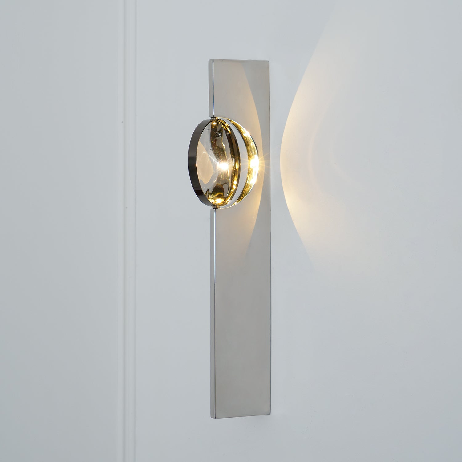 Modern Creative Light and Shadow LED Wall Sconce for Artistic Interior Lighting