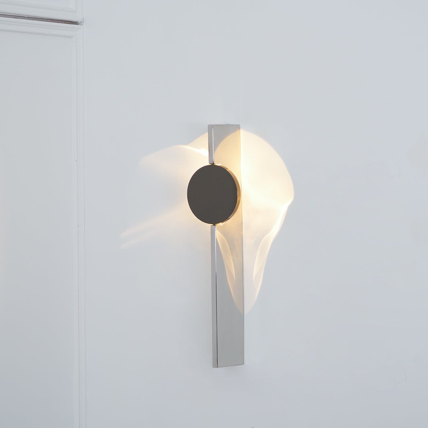 Modern Creative Light and Shadow LED Wall Sconce for Artistic Interior Lighting