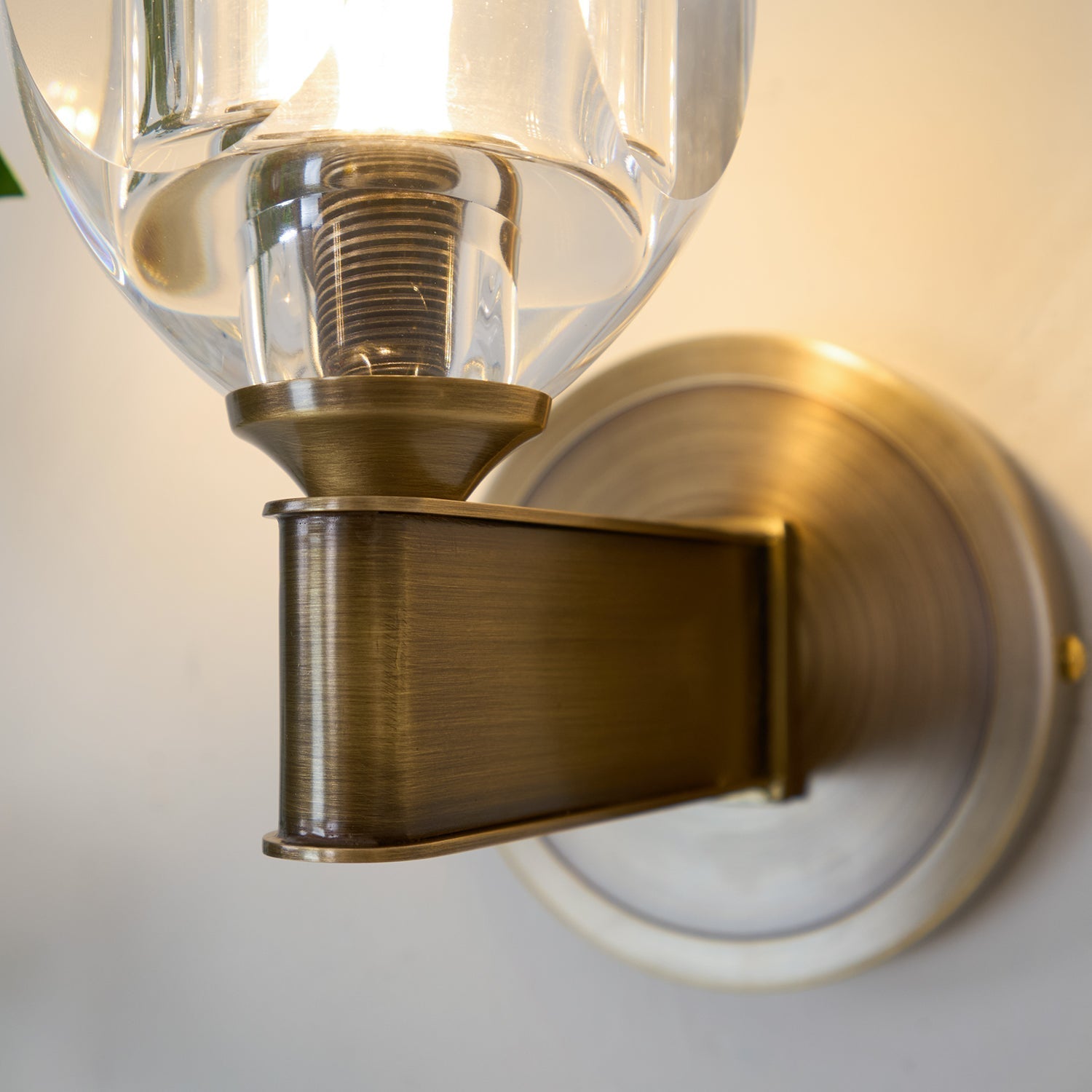 Modern Diamond Crystal Wall Sconce Luxury Brass LED Vanity Light for Bedroom and Hallway
