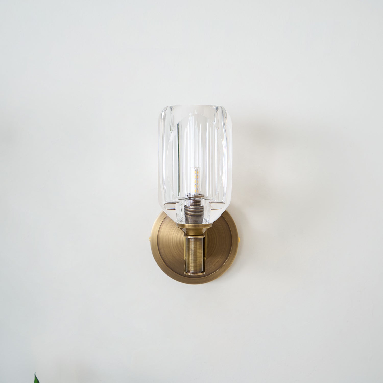 Modern Diamond Crystal Wall Sconce Luxury Brass LED Vanity Light for Bedroom and Hallway