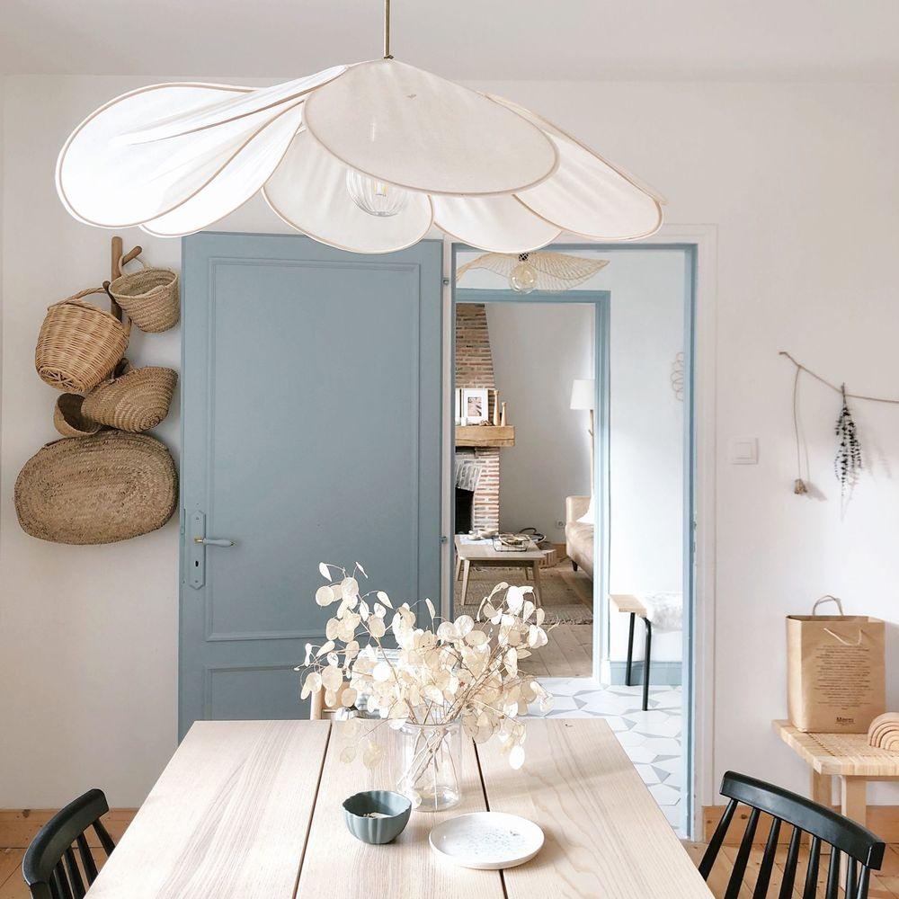 Modern Fabric Floral Petal Pendant Light for Elegant Living Room and Bedroom Lighting