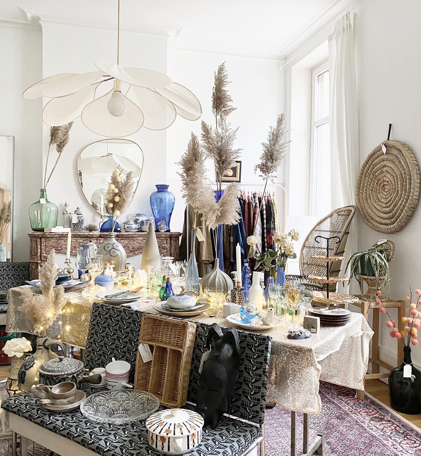 Modern Fabric Floral Petal Pendant Light for Elegant Living Room and Bedroom Lighting