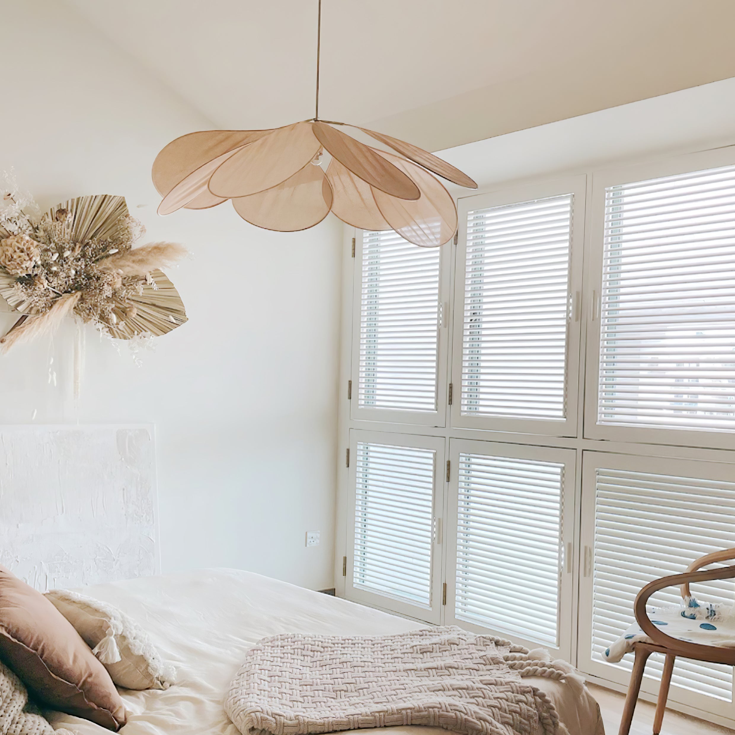 Modern Fabric Floral Petal Pendant Light for Elegant Living Room and Bedroom Lighting
