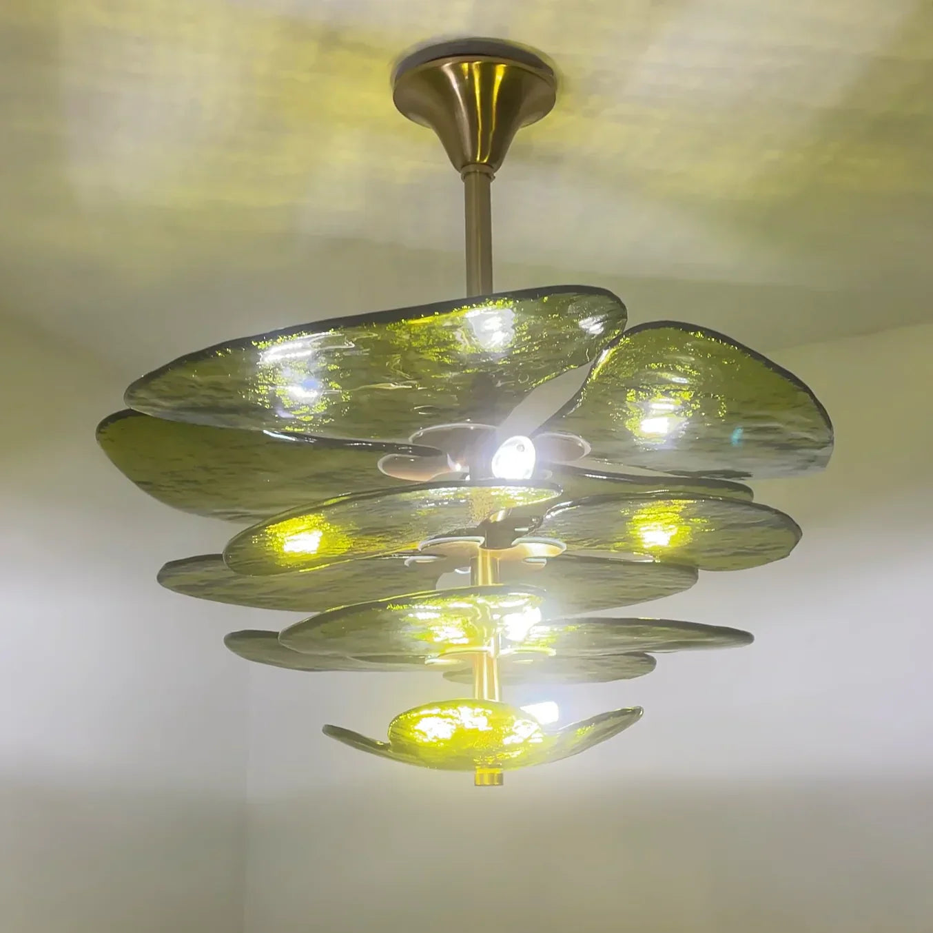 modern-green-textured-glass-leaf-chandelier-with-brass-finish-luxury-lilypad-petal-pendant-light