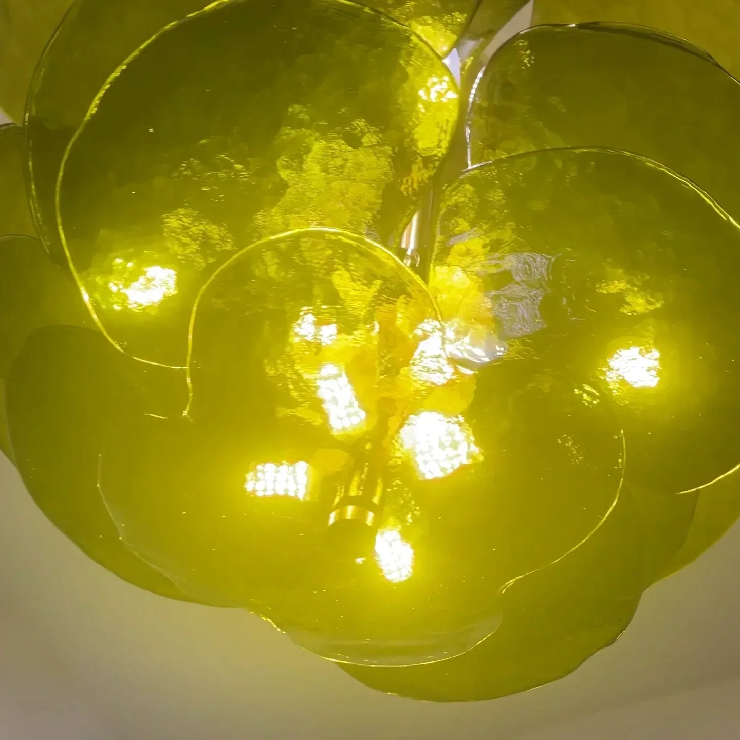 modern-green-textured-glass-leaf-chandelier-with-brass-finish-luxury-lilypad-petal-pendant-light