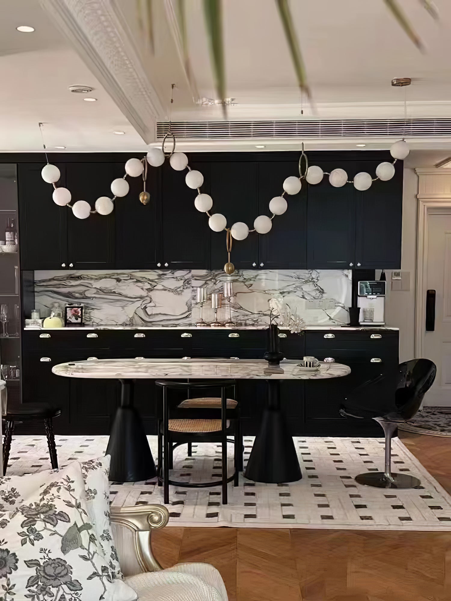 modern-hand-blown-glass-globe-necklace-led-pendant-light-for-living-dining-room