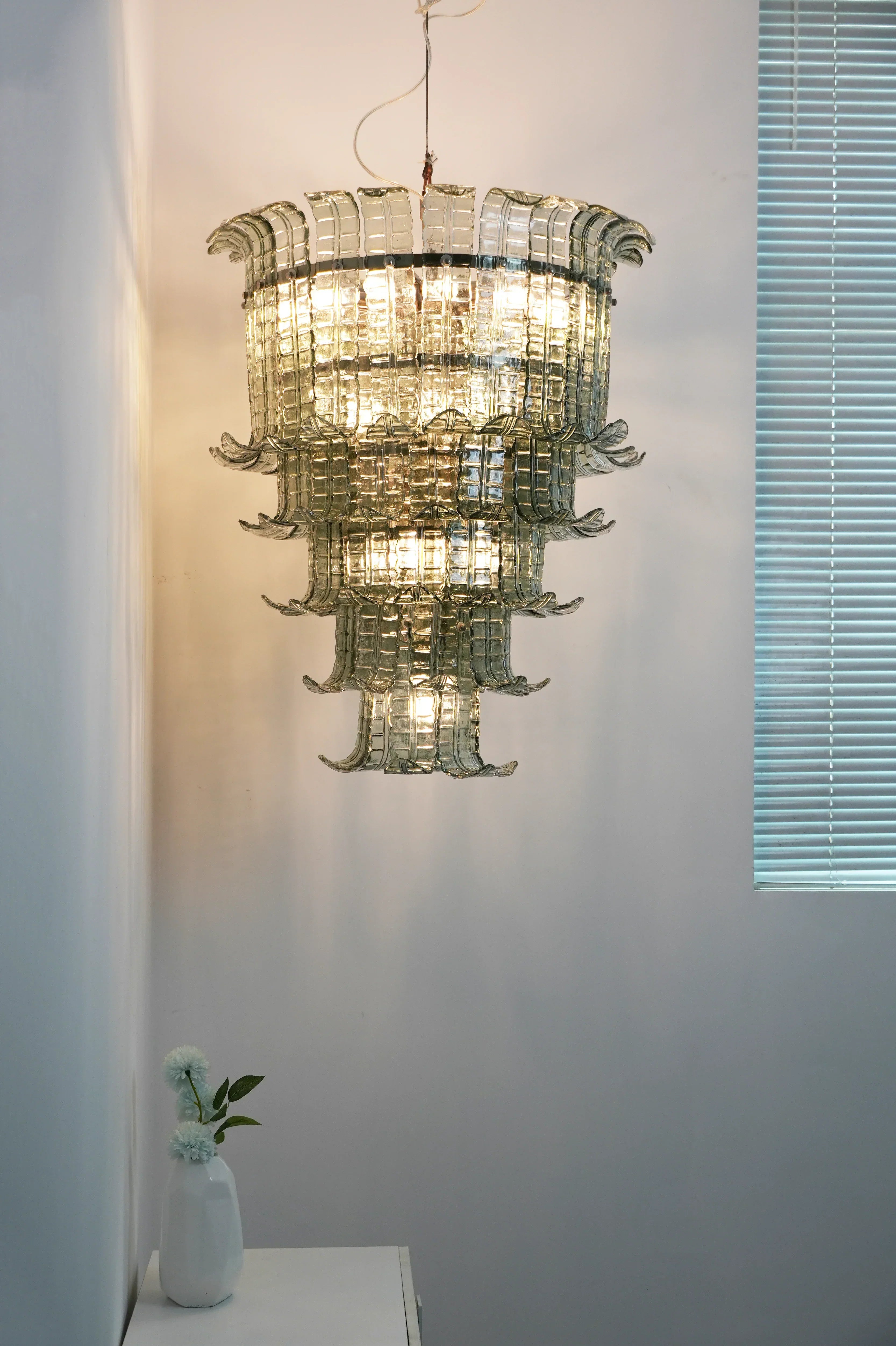 modern-handcrafted-leaf-murano-glass-chandelier-for-elegant-living-spaces