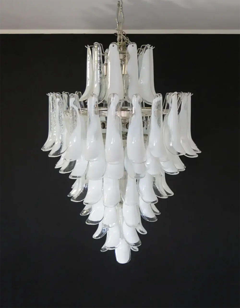 modern-handcrafted-white-and-caramel-murano-glass-petal-chandelier-lighting-for-luxury-spaces