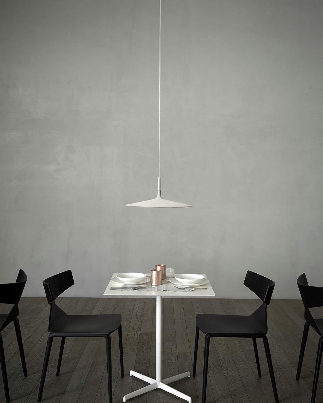 Modern Industrial Aluminum Pendant Light with Focused LED Illumination for Indoor Spaces