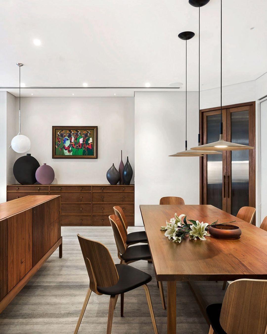 Modern Industrial Aluminum Pendant Light with Focused LED Illumination for Indoor Spaces