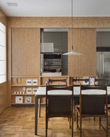 Modern Industrial Aluminum Pendant Light with Focused LED Illumination for Indoor Spaces