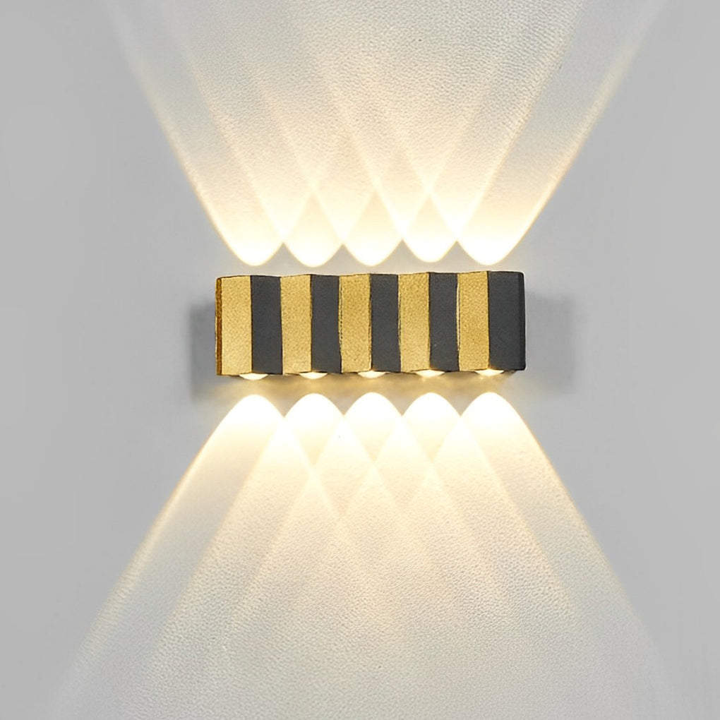 Modern IP65 Waterproof Outdoor LED Up and Down Wall Sconce Light for Garden Villa