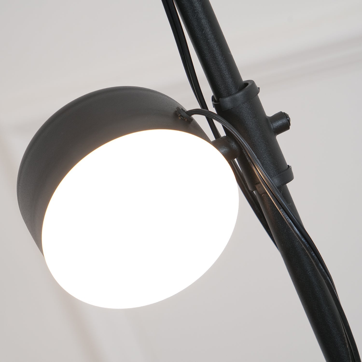 modern-led-magnetic-modular-floor-lamp-with-adjustable-lighting-units-for-artful-decor