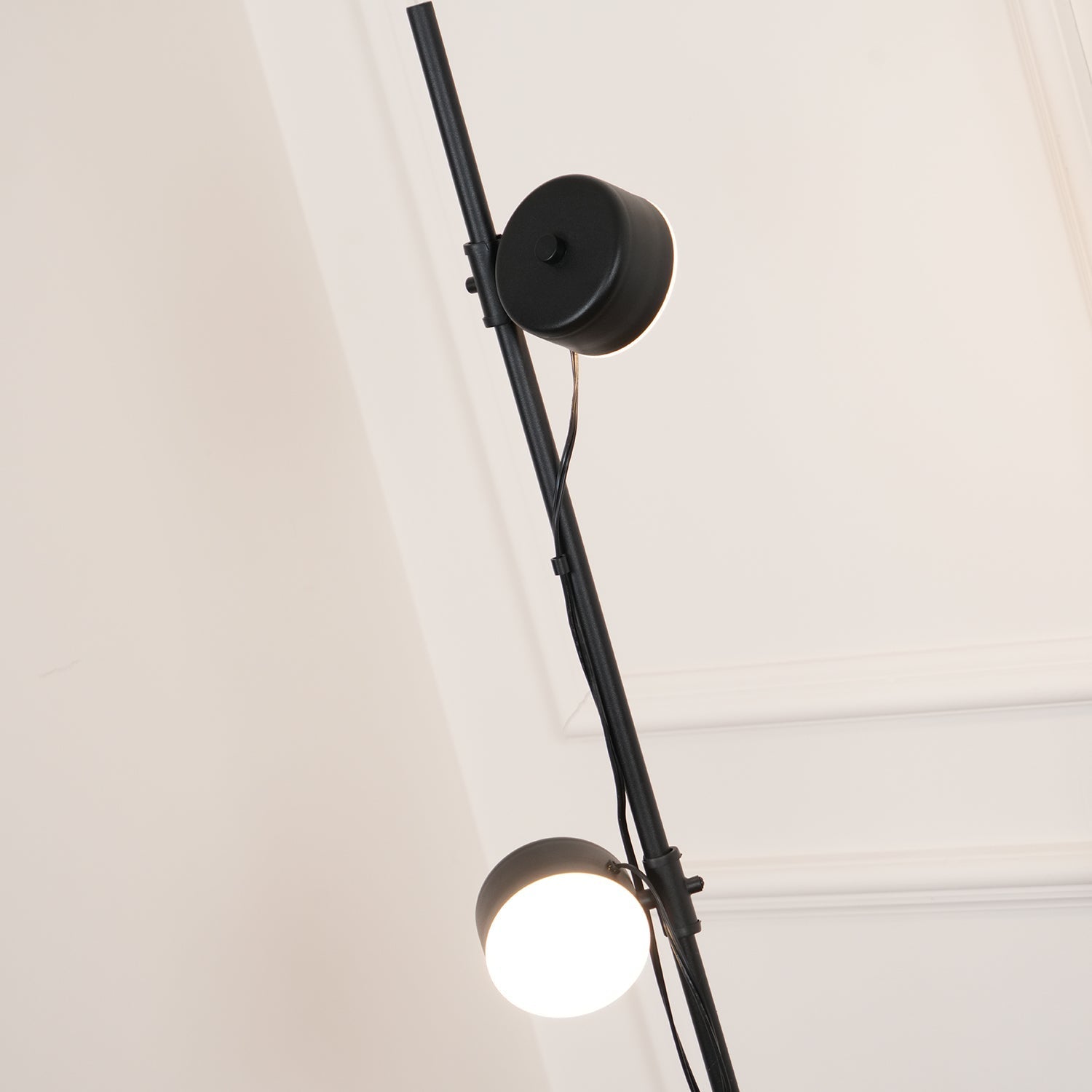 modern-led-magnetic-modular-floor-lamp-with-adjustable-lighting-units-for-artful-decor
