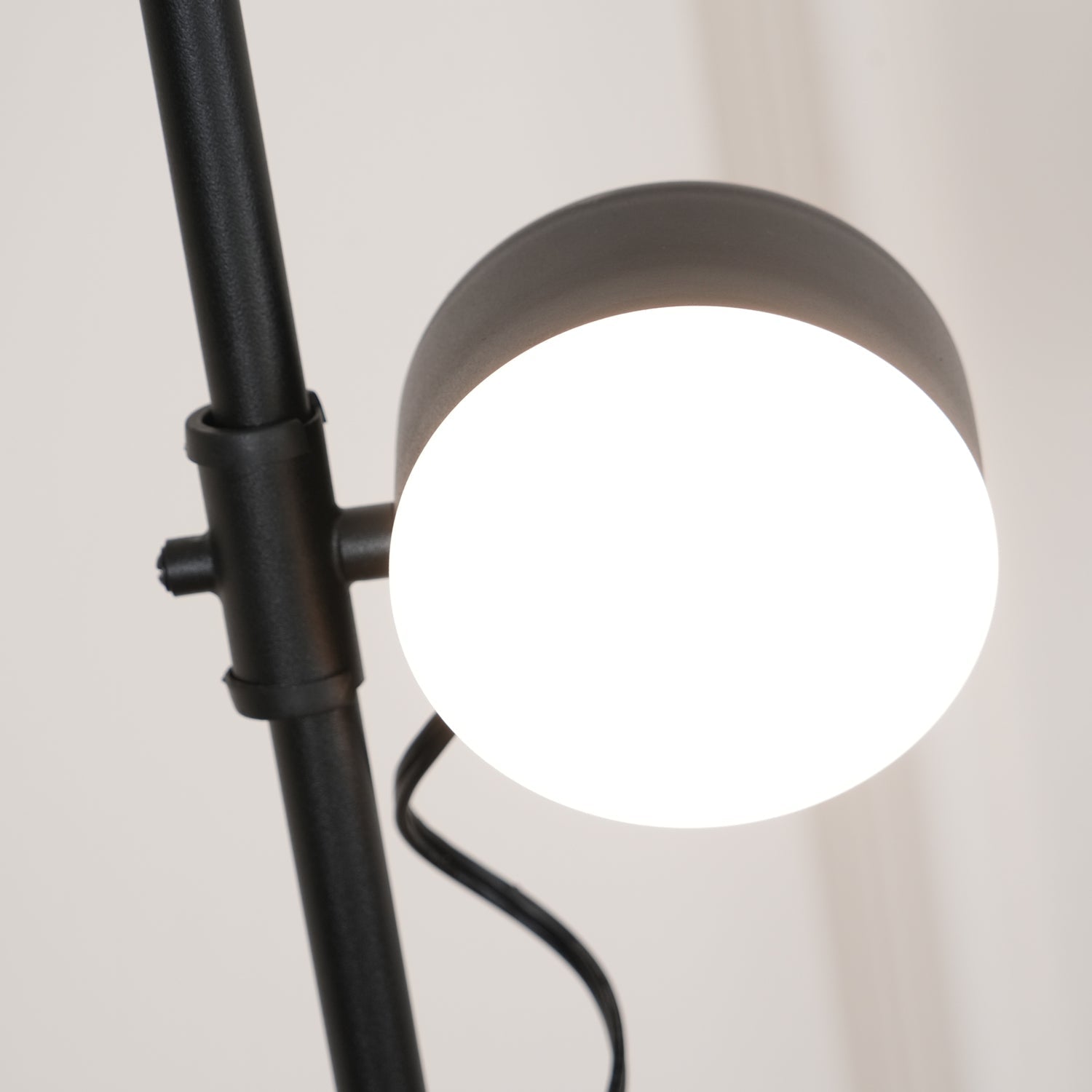 modern-led-magnetic-modular-floor-lamp-with-adjustable-lighting-units-for-artful-decor