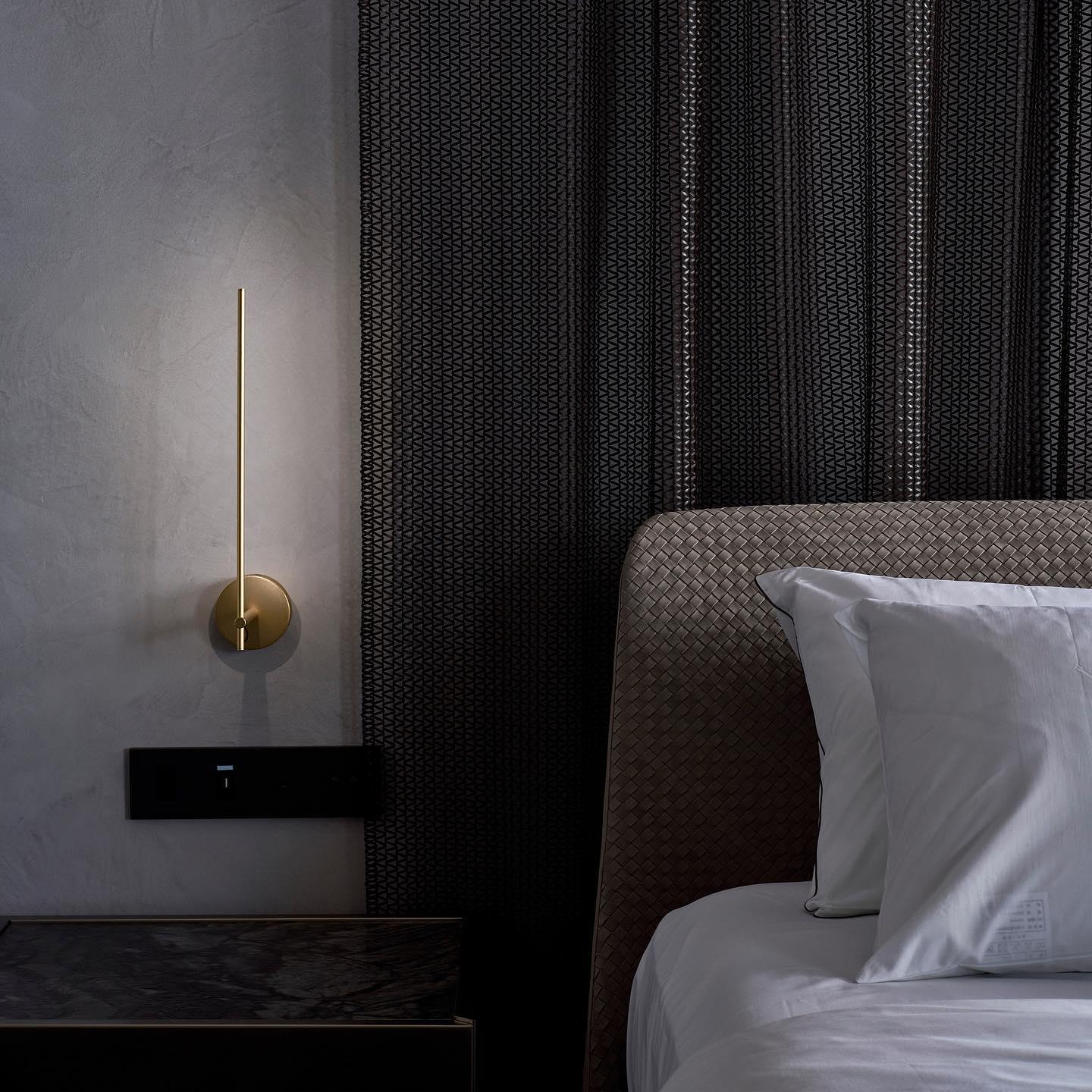 Modern Minimalist Vertical LED Wall Sconce Set of 2 Luxury Gold Linear Stick Wall Light