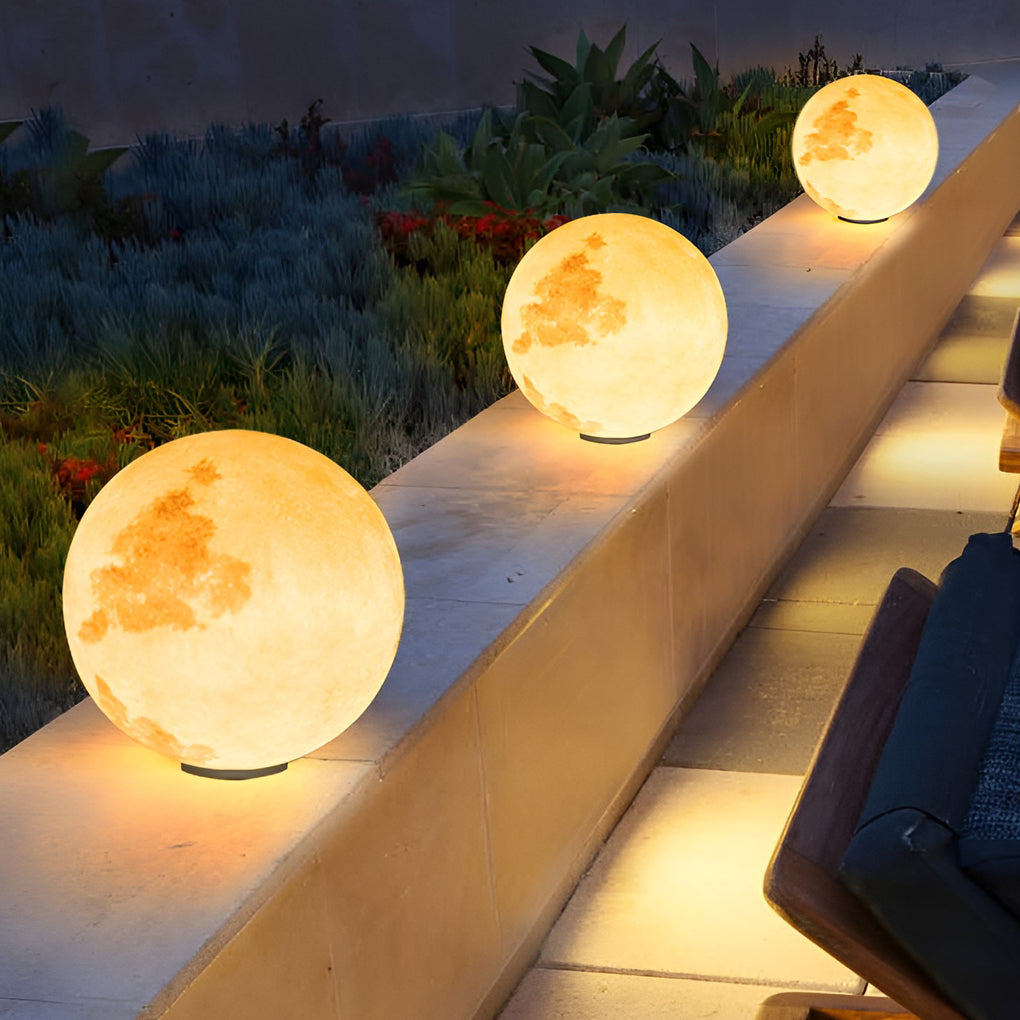 Modern Moon Shaped LED Outdoor Pillar Light Waterproof Solar Post Lamp for Yard