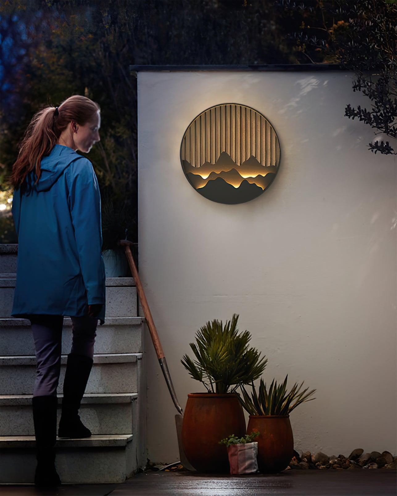 Modern Mountain Design Circular Outdoor Wall Sconce Waterproof IP65 LED Exterior Light for Garden and Villa Black
