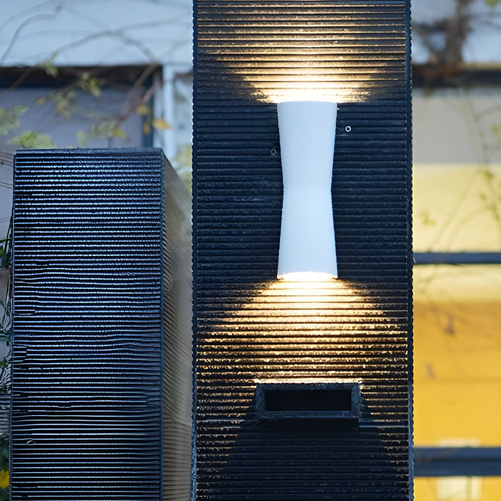 Modern Outdoor Waterproof LED Up and Down Wall Lamp for Porch and Garden Lighting