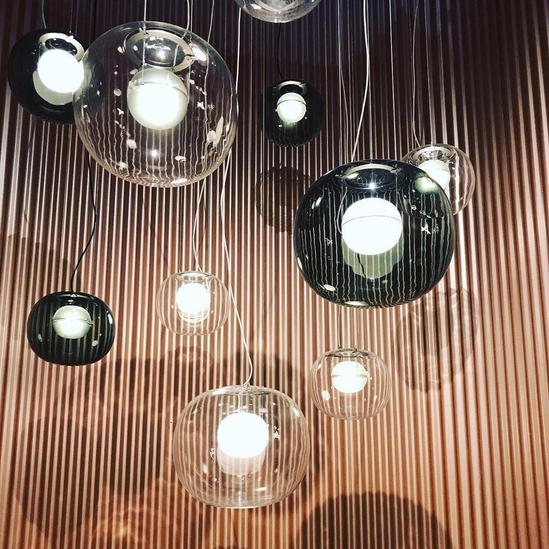 modern-pearl-sphere-pendant-lamp-with-matte-inner-core-and-clear-glass-shade