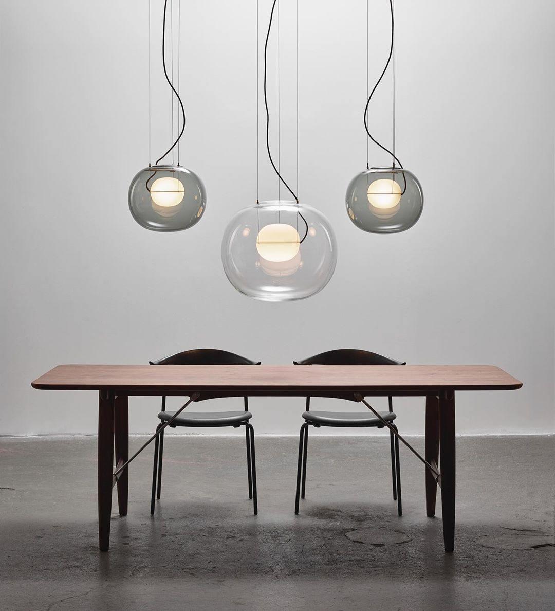 modern-pearl-sphere-pendant-lamp-with-matte-inner-core-and-clear-glass-shade
