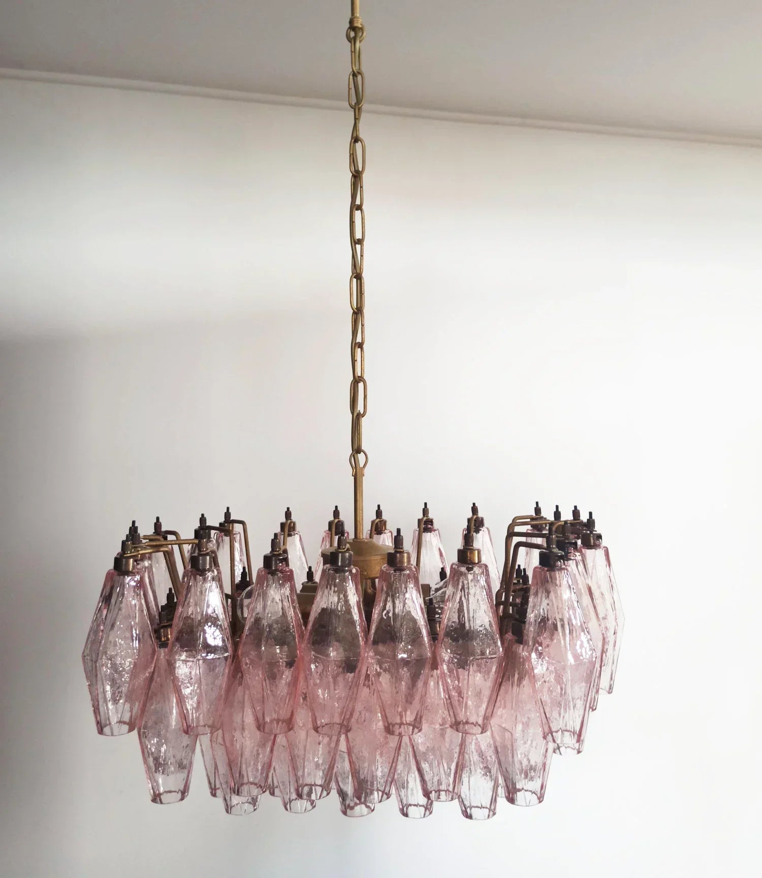 modern-poliedri-murano-pink-glass-chandelier-luxury-mid-century-ceiling-fixture