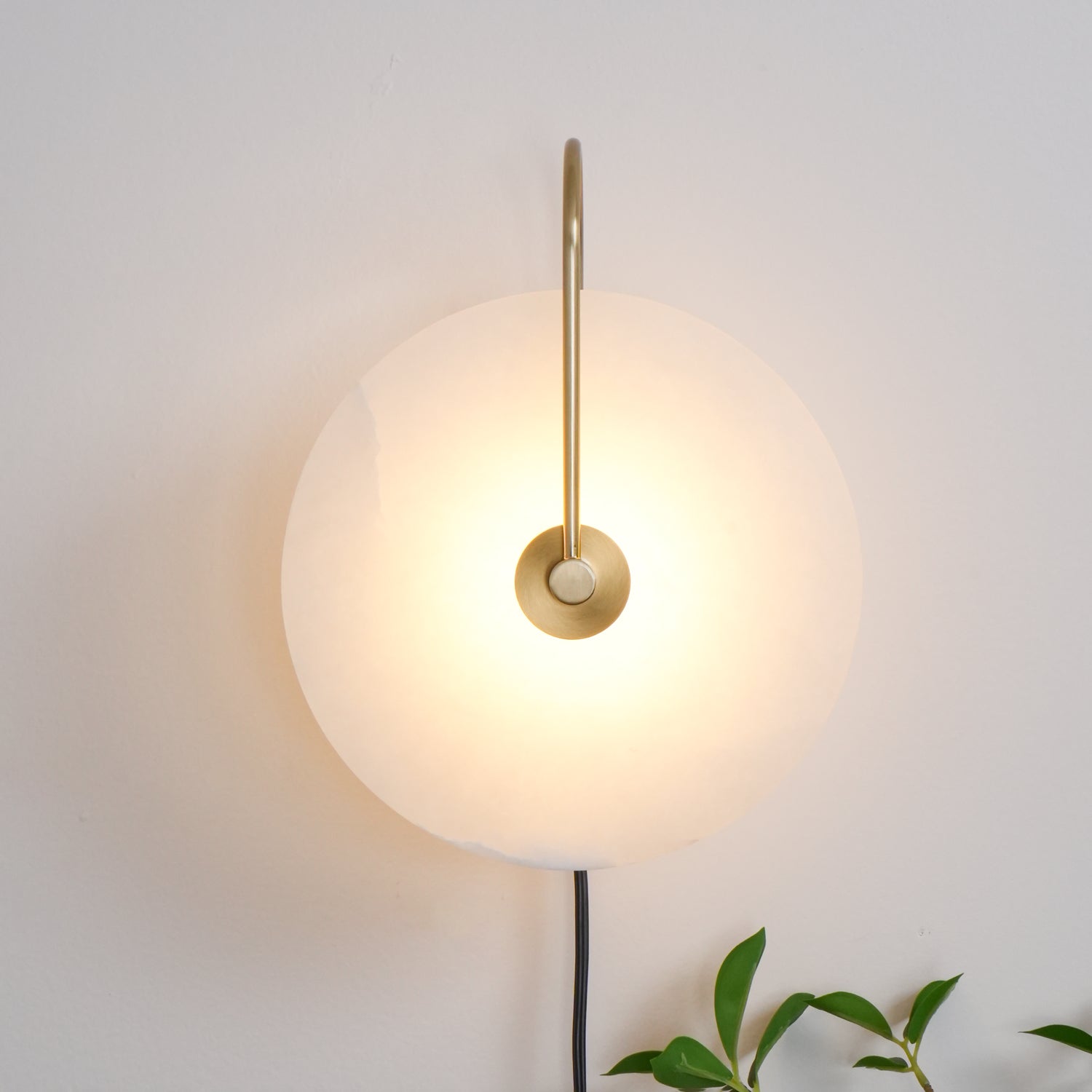 Modern Round Natural Alabaster LED Plug In Wall Sconce Ambient Indoor Lighting Fixture