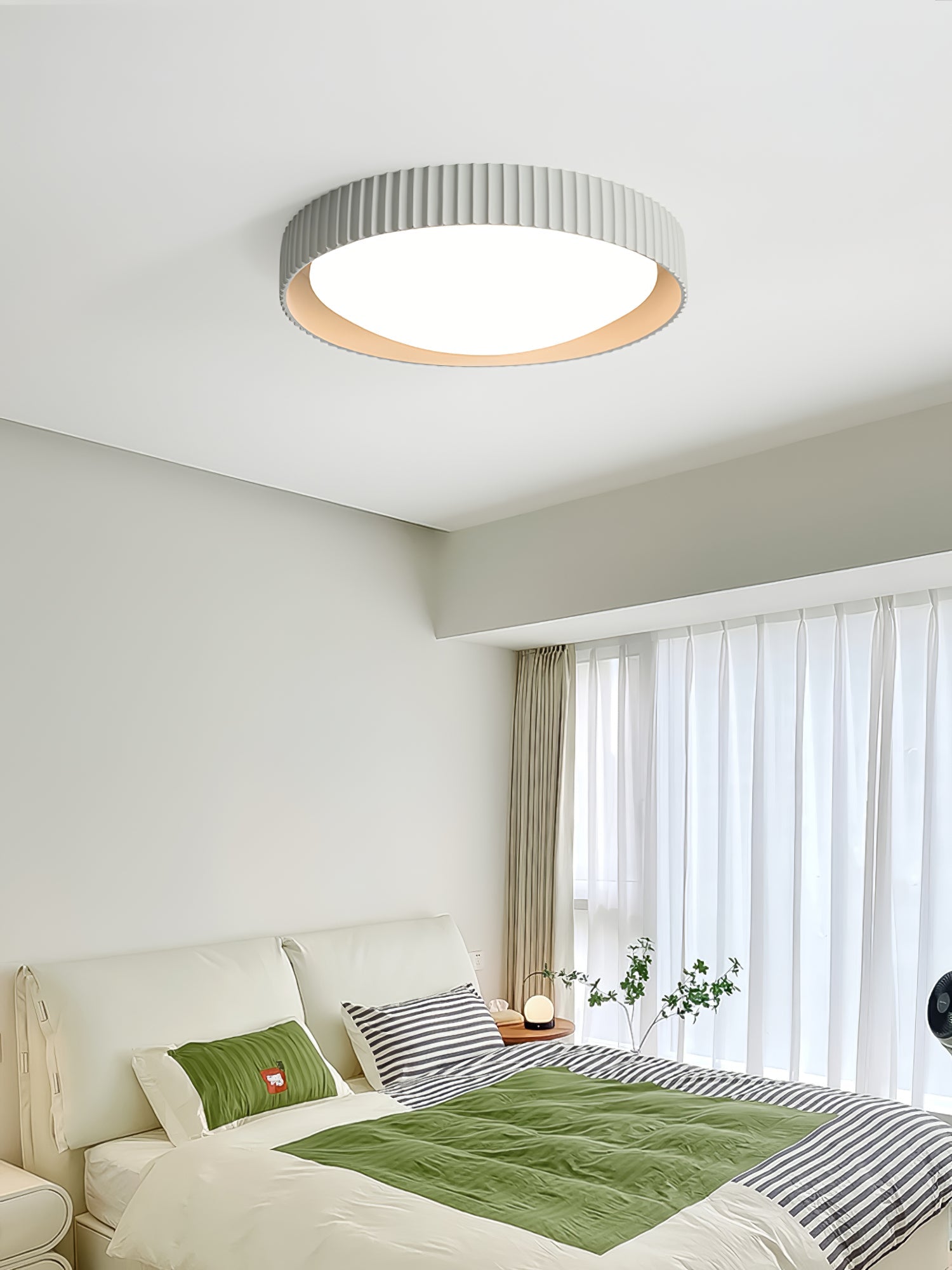 modern-round-ribbed-acrylic-led-ceiling-flush-mount-light-with-resin-frame