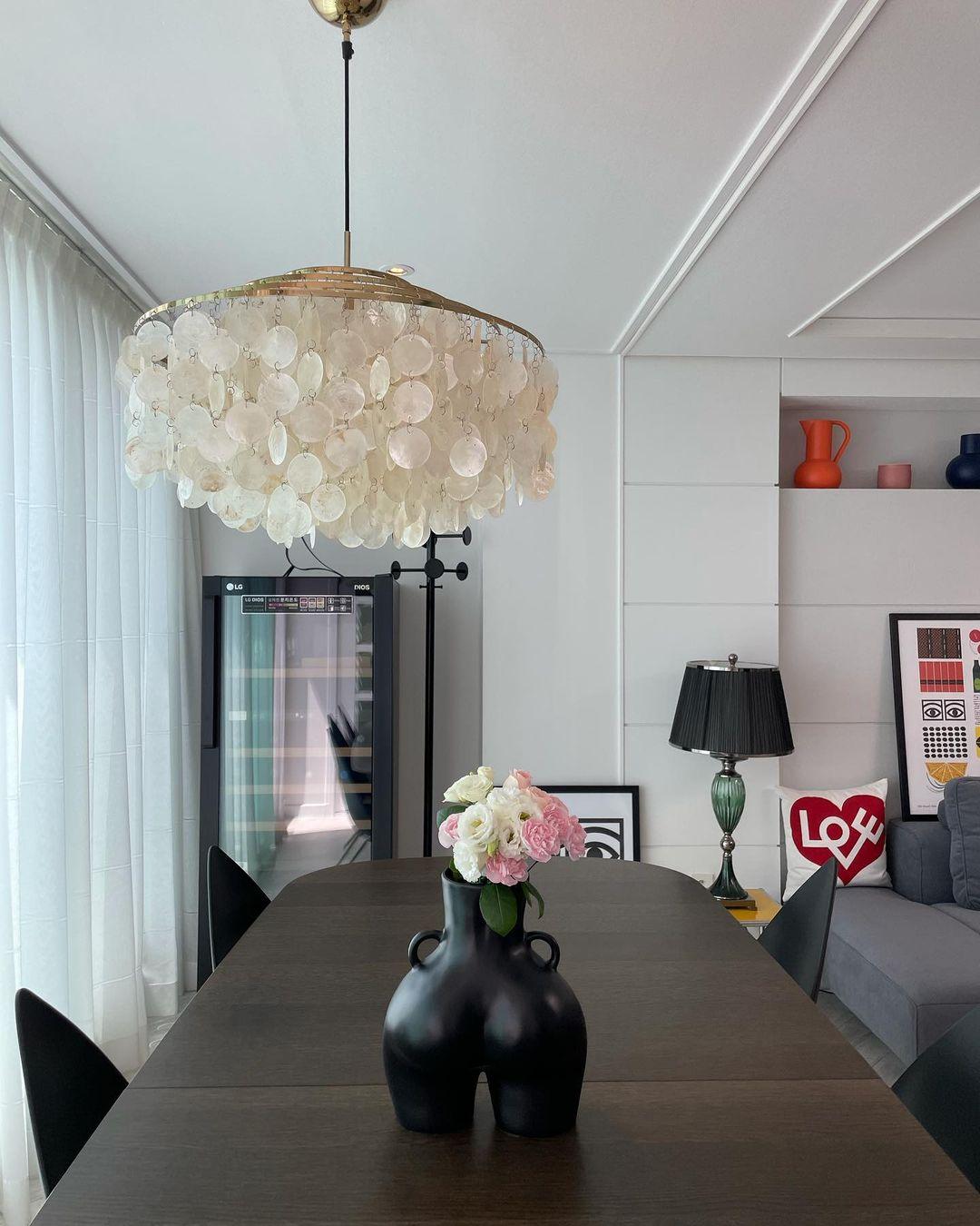 Modern Round Shell Pendant Light Coastal Chandelier for Living Room and Bedroom