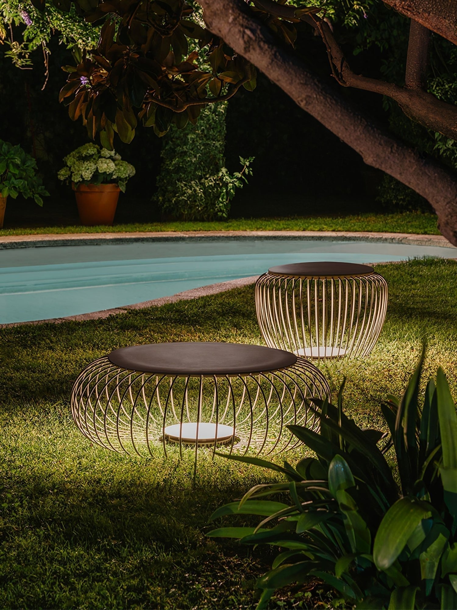 modern-round-steel-outdoor-garden-table-light-with-integrated-solar-powered-led-lighting