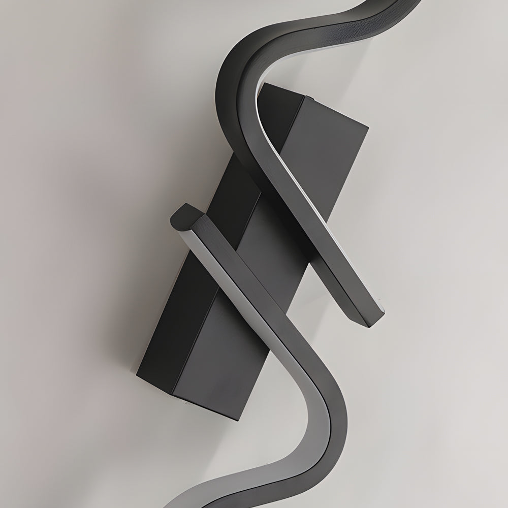 Modern Wavy Black LED Wall Sconce Linear Aluminum Minimalist Indoor Lighting Fixture