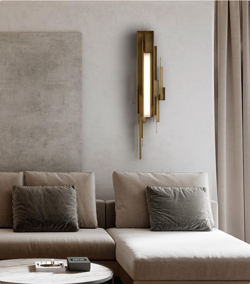 modern-brutalist-gold-metal-sculpted-wall-sconce-integrated-led-vertical-light-fixture
