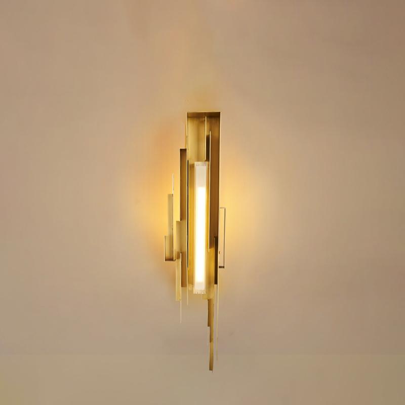 modern-brutalist-gold-metal-sculpted-wall-sconce-integrated-led-vertical-light-fixture