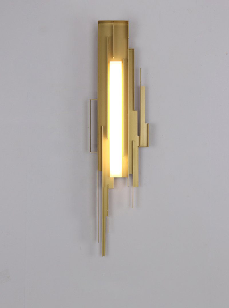 modern-brutalist-gold-metal-sculpted-wall-sconce-integrated-led-vertical-light-fixture
