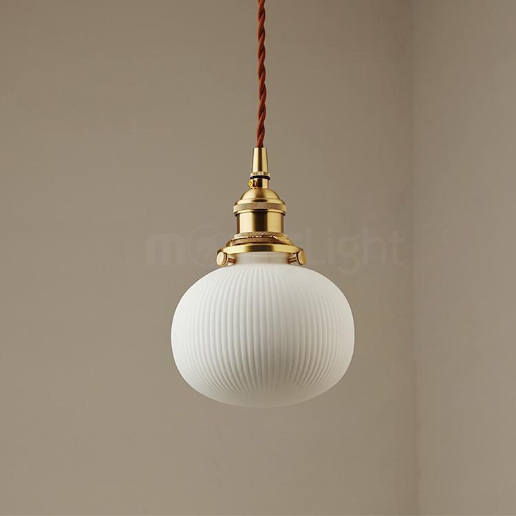 modern-shell-inspired-ceramic-pendant-light-art-deco-porcelain-hanging-lamp-with-brass-accents
