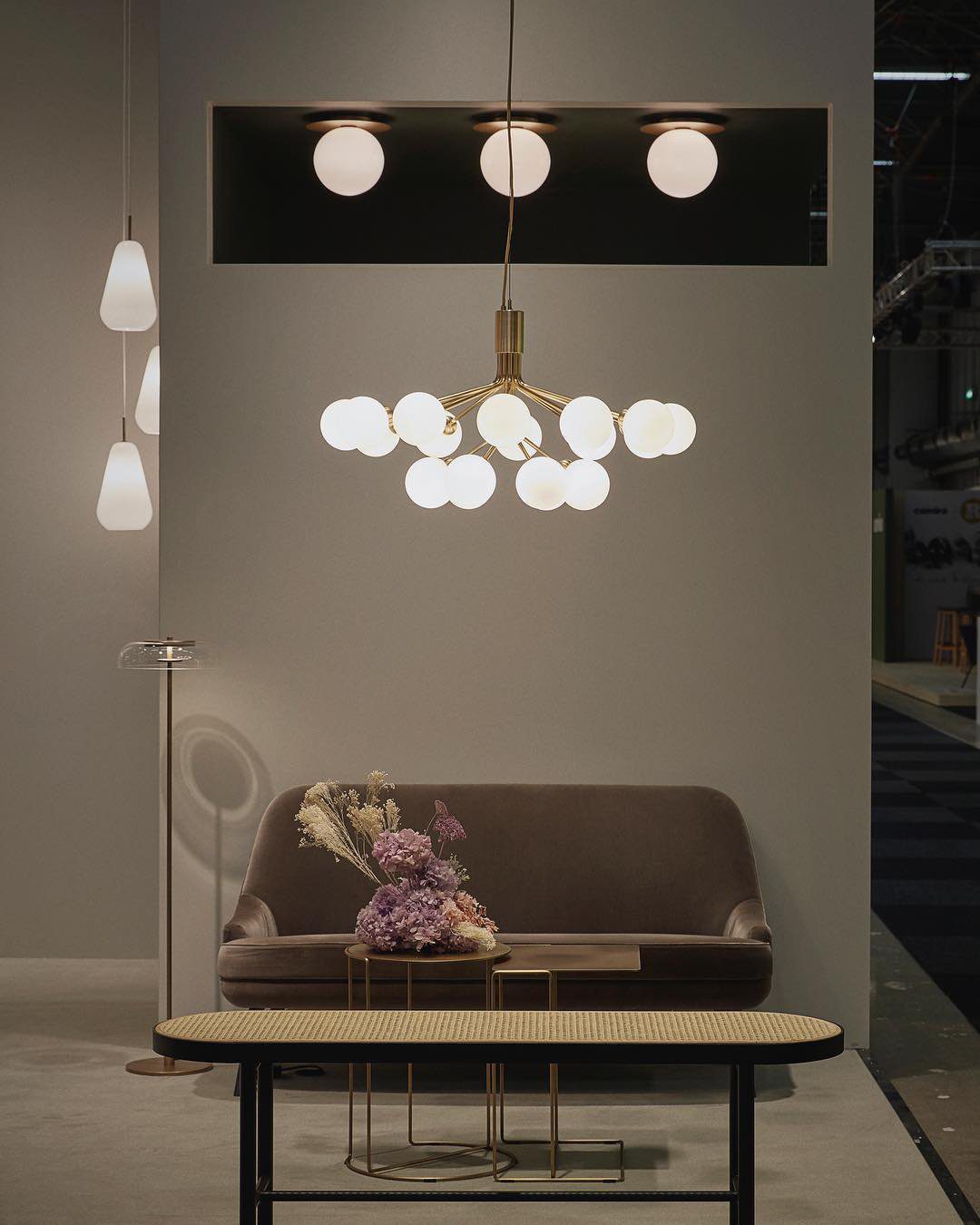 modern-apiales-glass-globe-chandelier-flower-inspired-pendant-light-for-dining-room