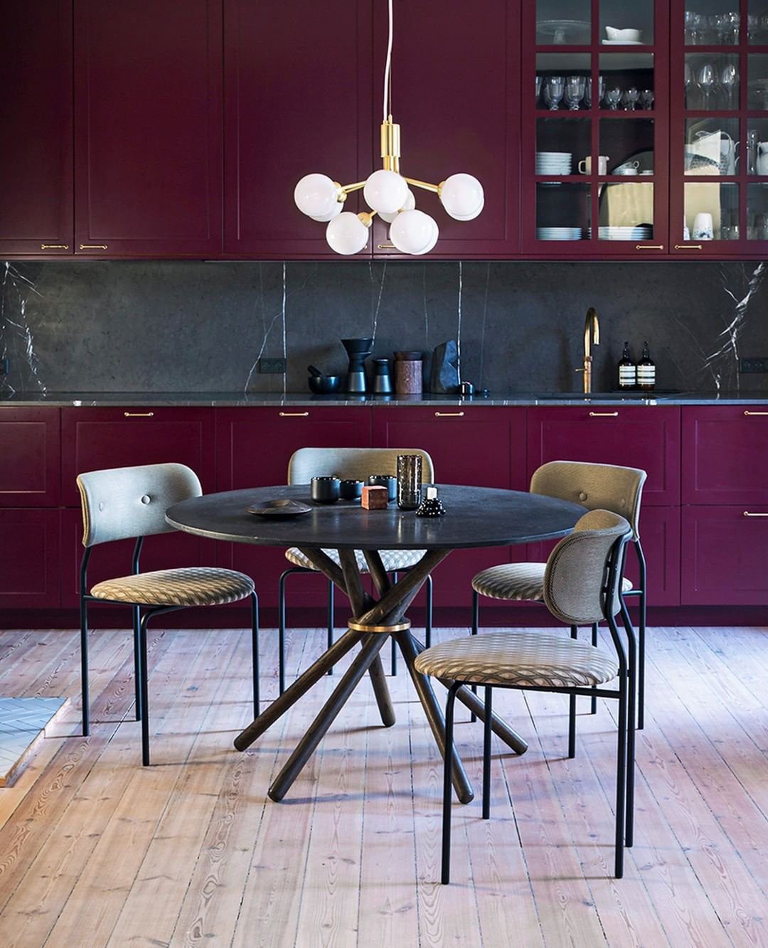 modern-apiales-glass-globe-chandelier-flower-inspired-pendant-light-for-dining-room