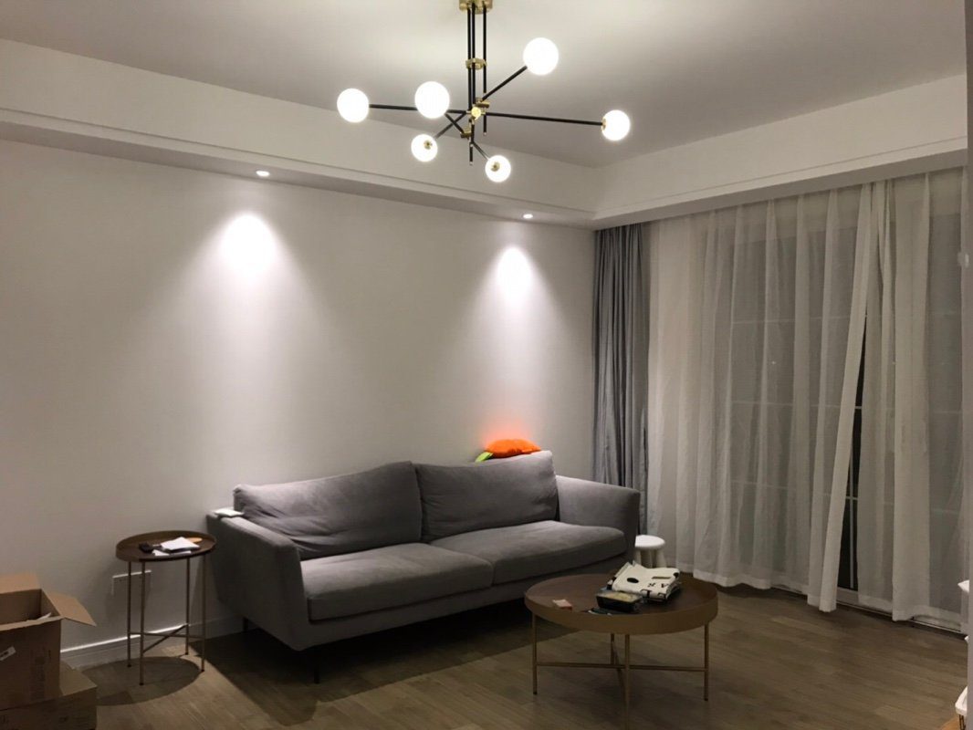 modern-hand-blown-glass-globe-chandelier-with-elegant-brass-and-copper-finishes