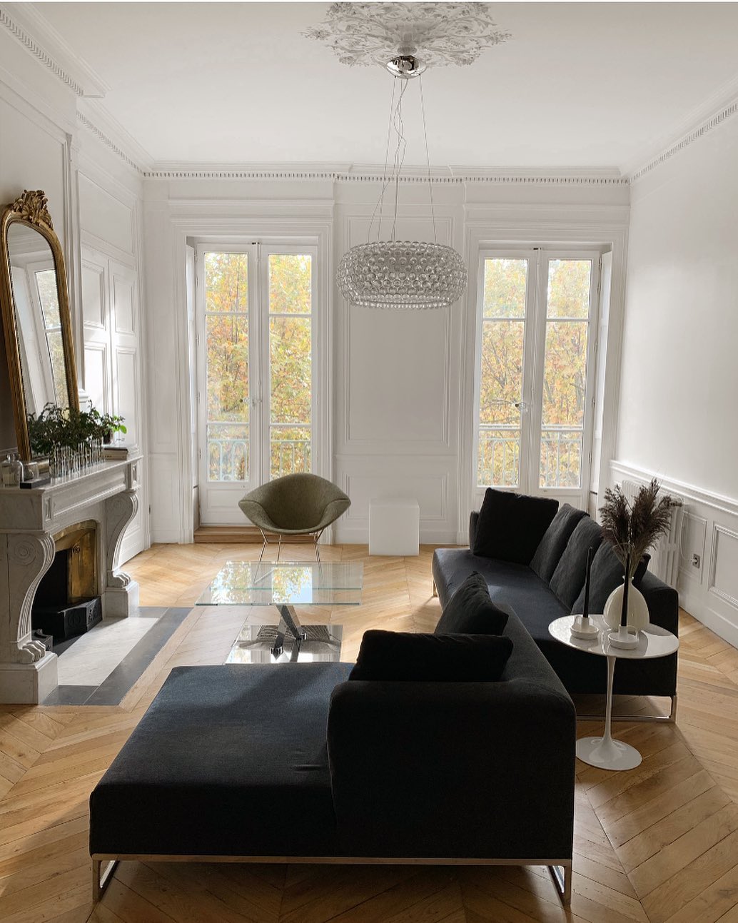 modern-transparent-sphere-pendant-light-acrylic-chandelier-for-living-room-and-bedroom