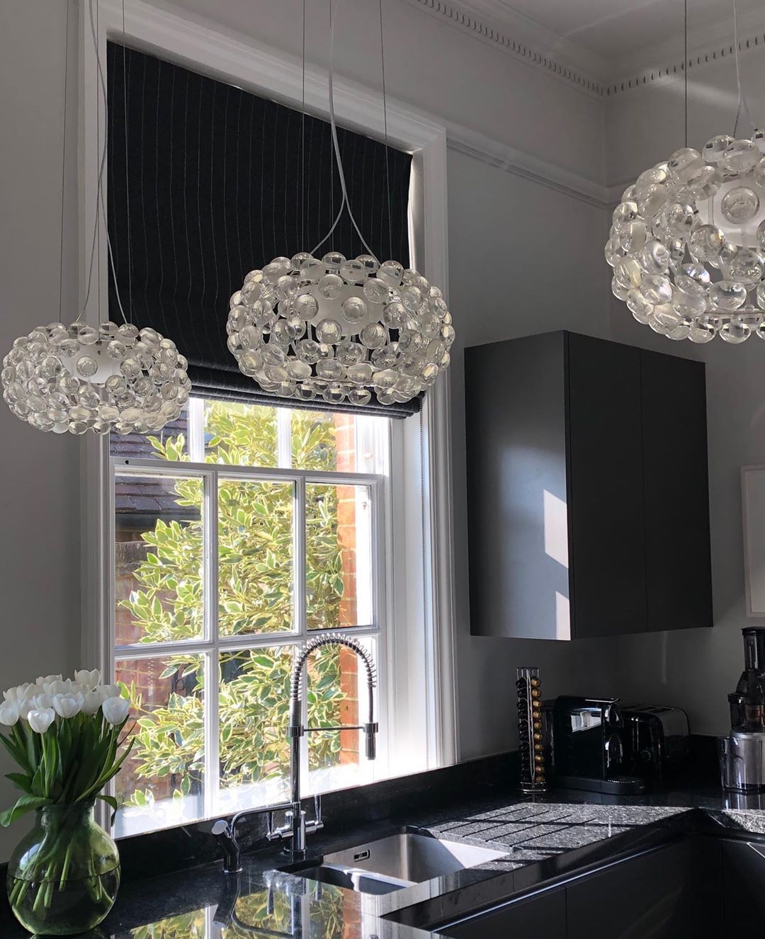 modern-transparent-sphere-pendant-light-acrylic-chandelier-for-living-room-and-bedroom