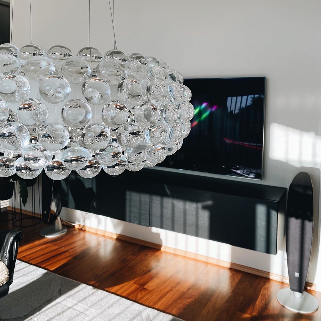 modern-transparent-sphere-pendant-light-acrylic-chandelier-for-living-room-and-bedroom