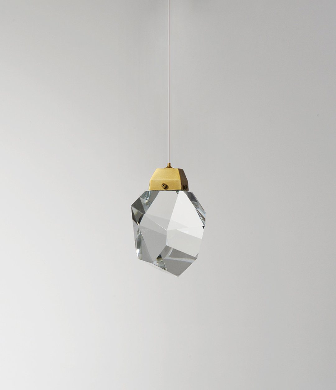 elegant-crystal-glass-led-pendant-lamp-with-brass-hardware-for-modern-dining-rooms