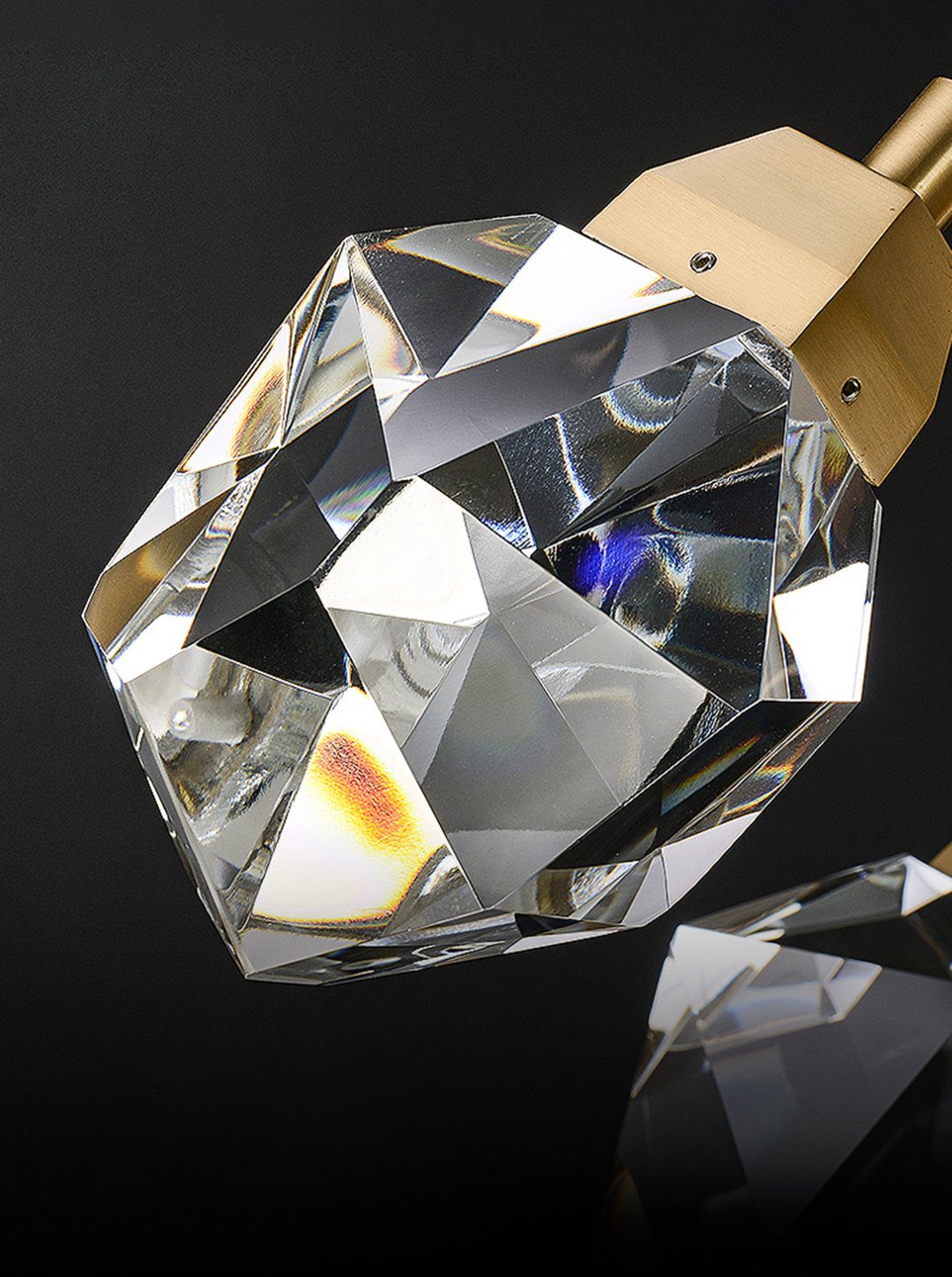 elegant-crystal-glass-led-pendant-lamp-with-brass-hardware-for-modern-dining-rooms