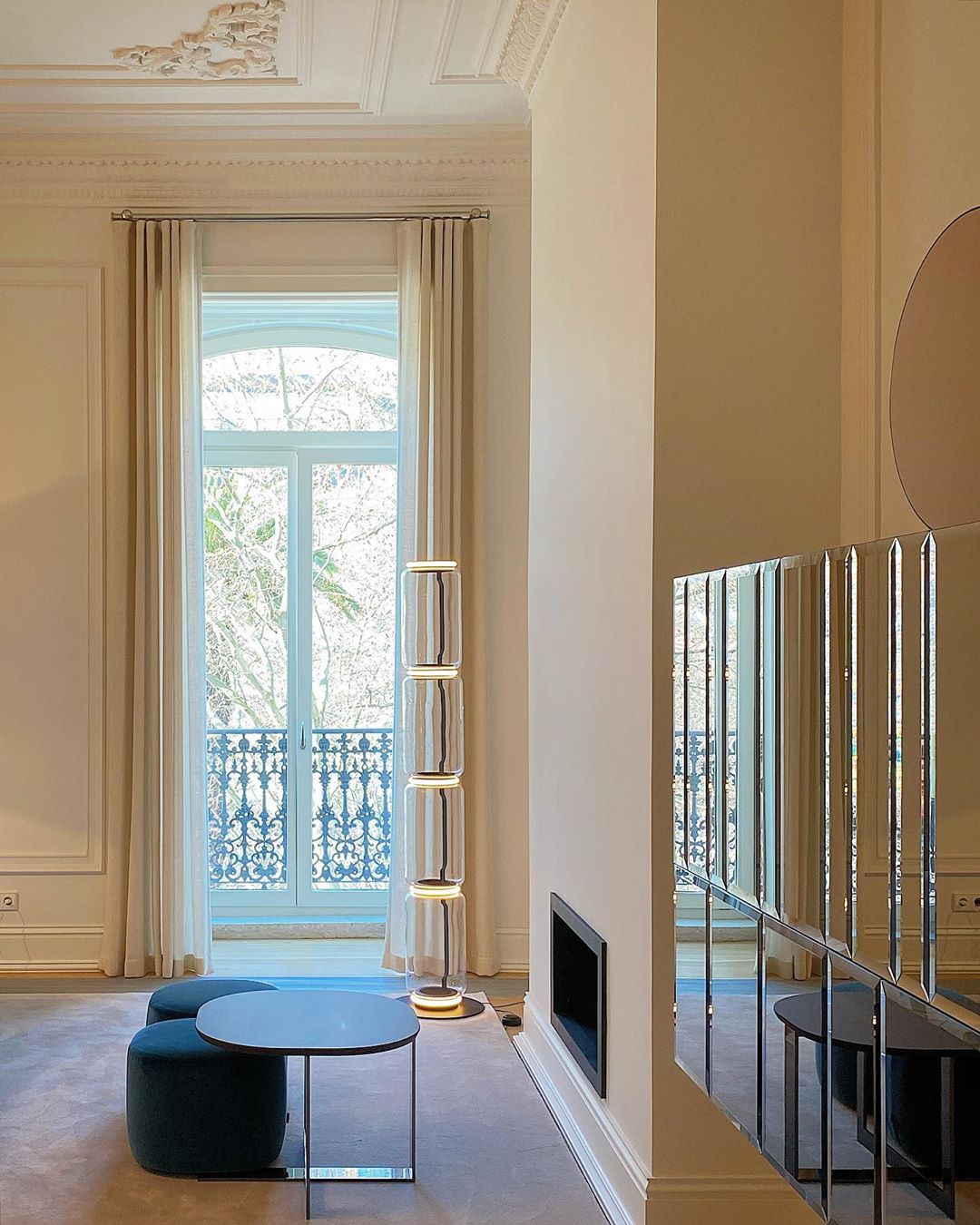 modern-stackable-glass-cylinder-led-floor-lamp-with-minimalist-architectural-design
