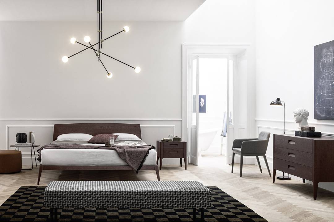 modern-hand-blown-glass-globe-chandelier-with-elegant-brass-and-copper-finishes