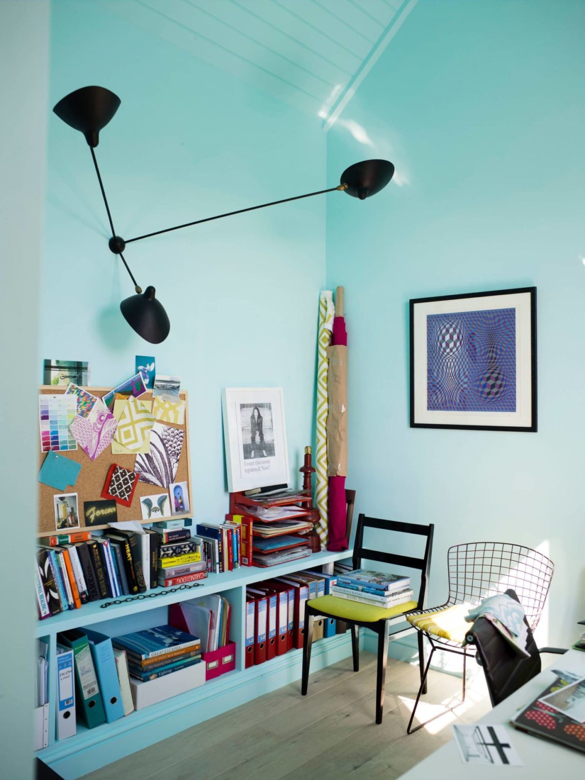 industrial-adjustable-long-arm-wall-sconce-with-rotating-metal-shade-for-indoor-lighting