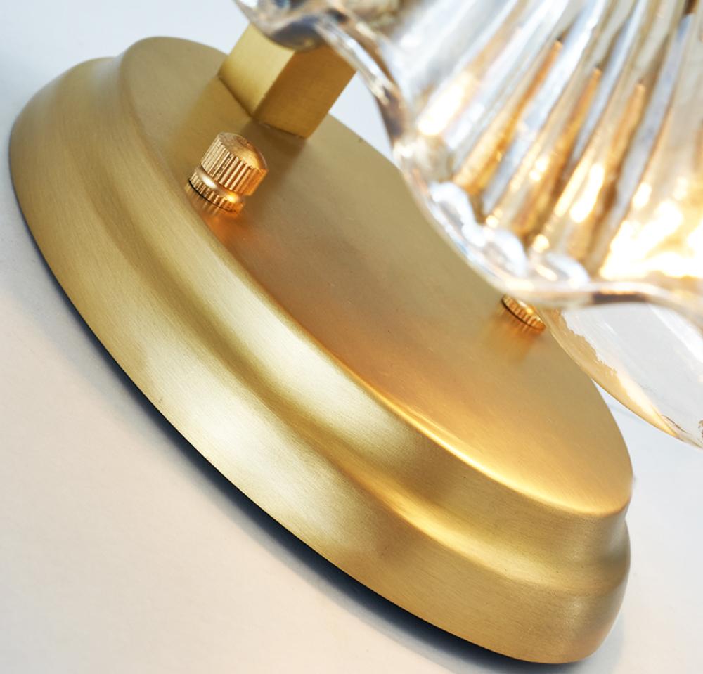 elegant-shell-shaped-brass-and-amber-glass-wall-lamp-for-modern-home-decor