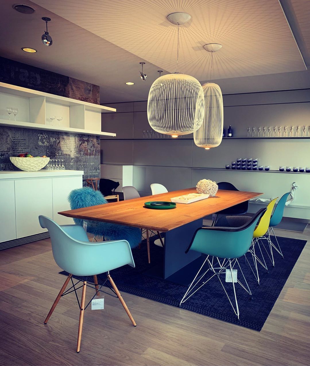 modern-geometric-cage-spokes-led-pendant-light-for-contemporary-living-and-dining-spaces