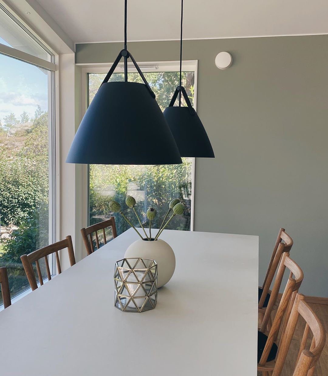 nordic-metal-and-leather-strap-pendant-light-for-modern-interior-decor-hanging-lamp